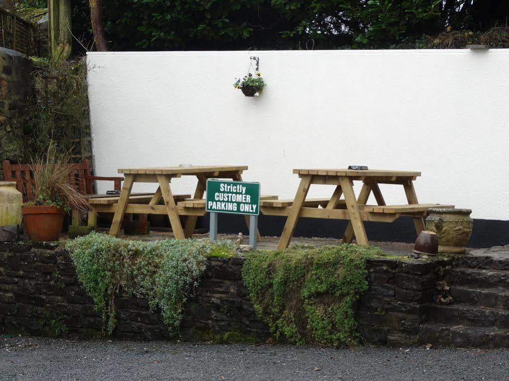 The Red Lion Hotel Oakford Exterior photo